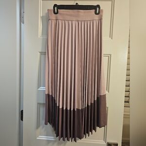 Athleta Elegant Pink and Purple Pleated Skirt - Fits Like a Small